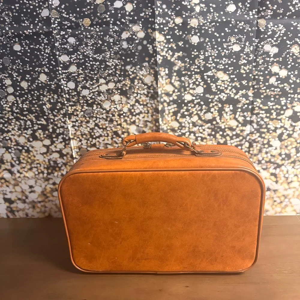 Elegant Tan Leather Men's Bag